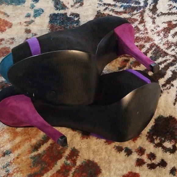 Guess Multicolor Pump - Picture 2 of 3